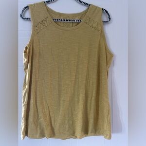 3/10$ Yellow Denver Hayes tank top xl